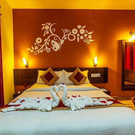 Vision Safari Pvt Ltd Hotel Sauraha Buitenkant foto