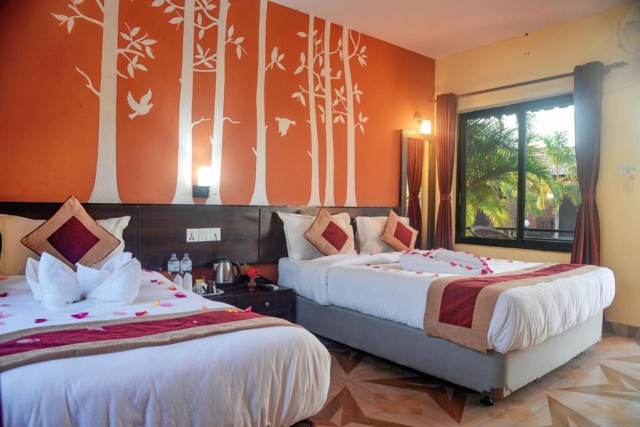 Vision Safari Pvt Ltd Hotel Sauraha Buitenkant foto