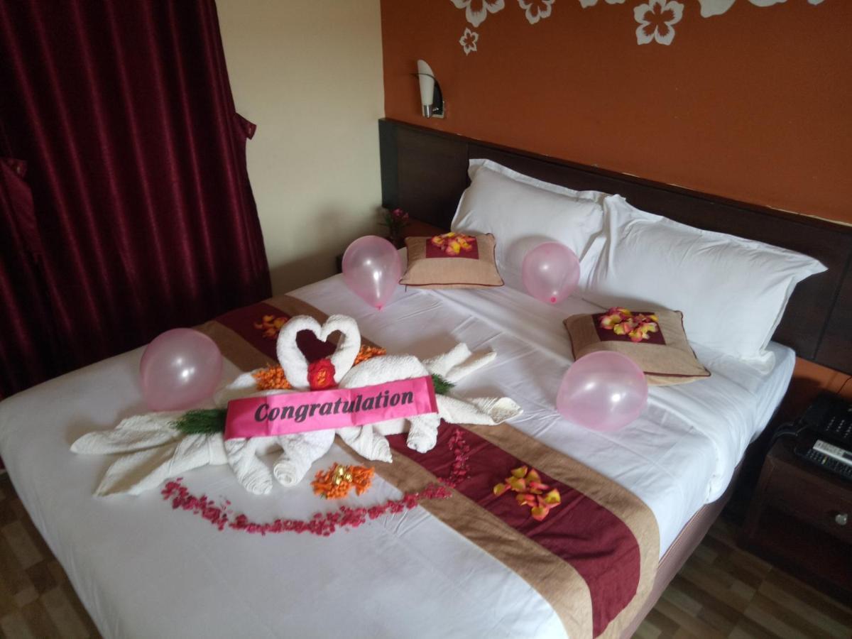 Vision Safari Pvt Ltd Hotel Sauraha Buitenkant foto