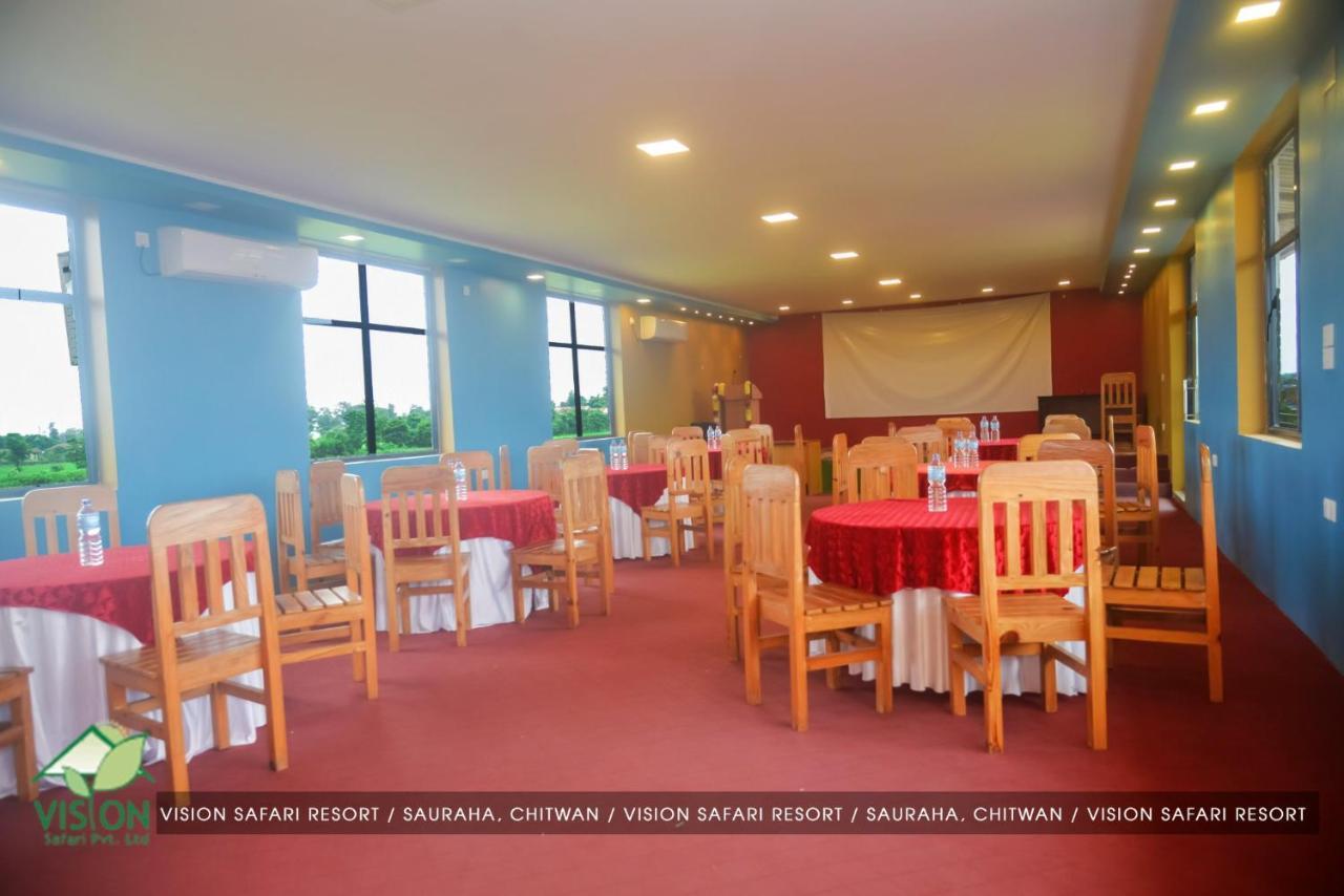 Vision Safari Pvt Ltd Hotel Sauraha Buitenkant foto