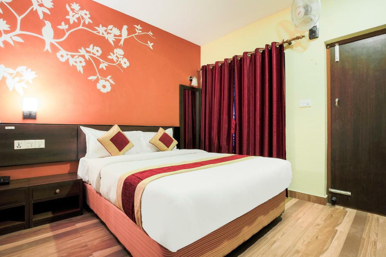 Vision Safari Pvt Ltd Hotel Sauraha Buitenkant foto