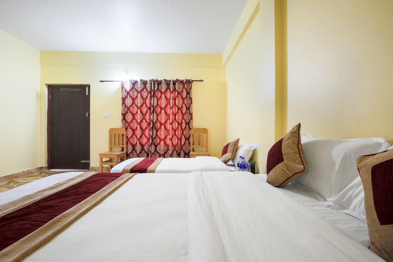 Vision Safari Pvt Ltd Hotel Sauraha Buitenkant foto