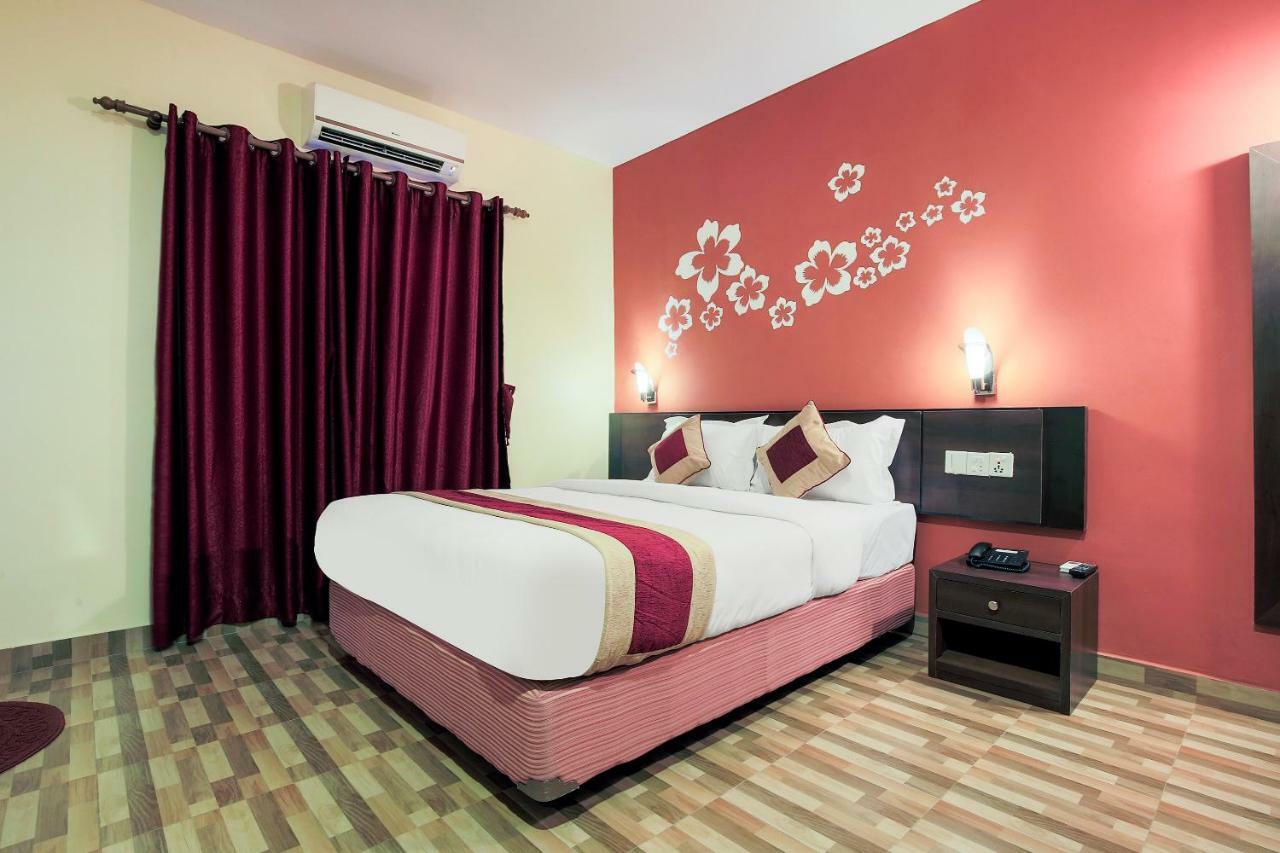Vision Safari Pvt Ltd Hotel Sauraha Buitenkant foto