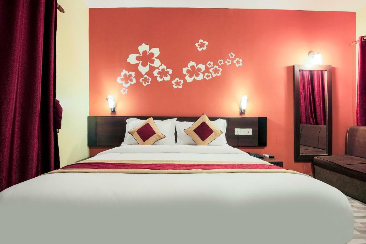 Vision Safari Pvt Ltd Hotel Sauraha Buitenkant foto