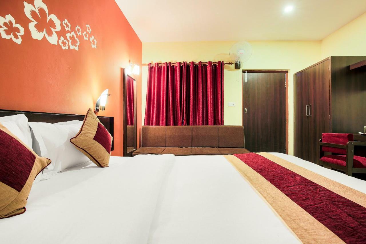 Vision Safari Pvt Ltd Hotel Sauraha Buitenkant foto