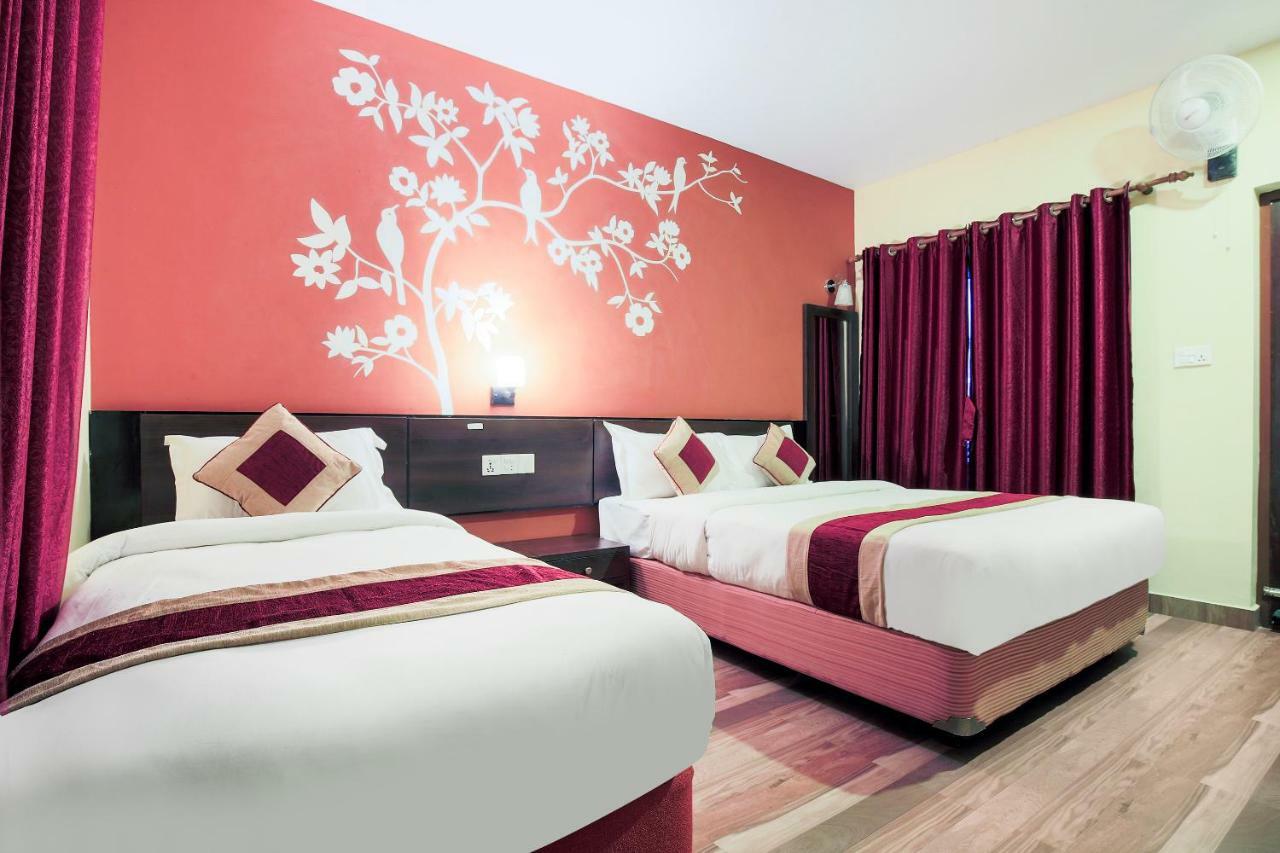 Vision Safari Pvt Ltd Hotel Sauraha Buitenkant foto