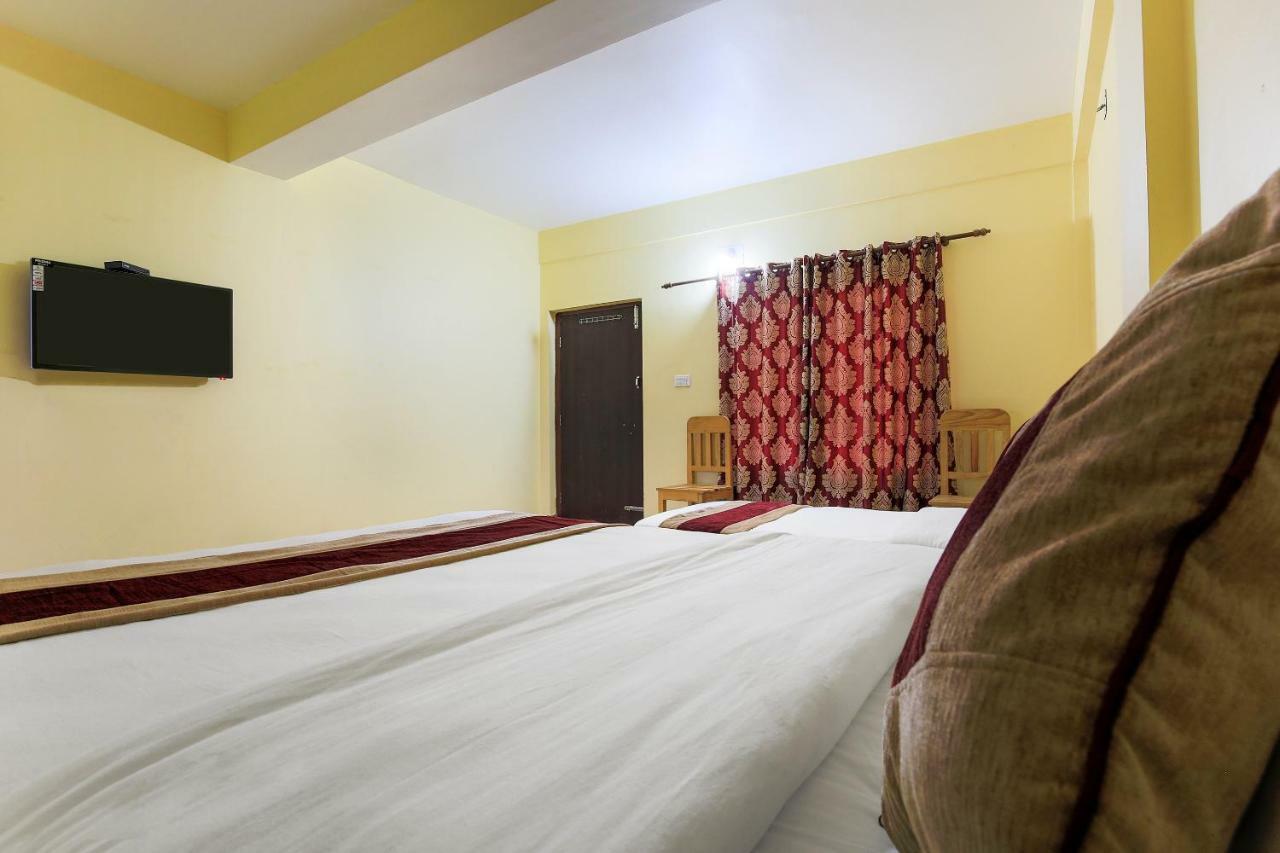 Vision Safari Pvt Ltd Hotel Sauraha Buitenkant foto