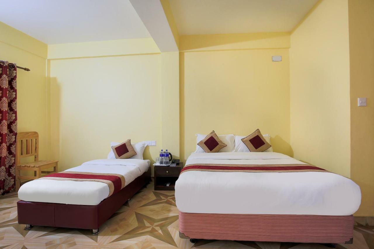 Vision Safari Pvt Ltd Hotel Sauraha Buitenkant foto