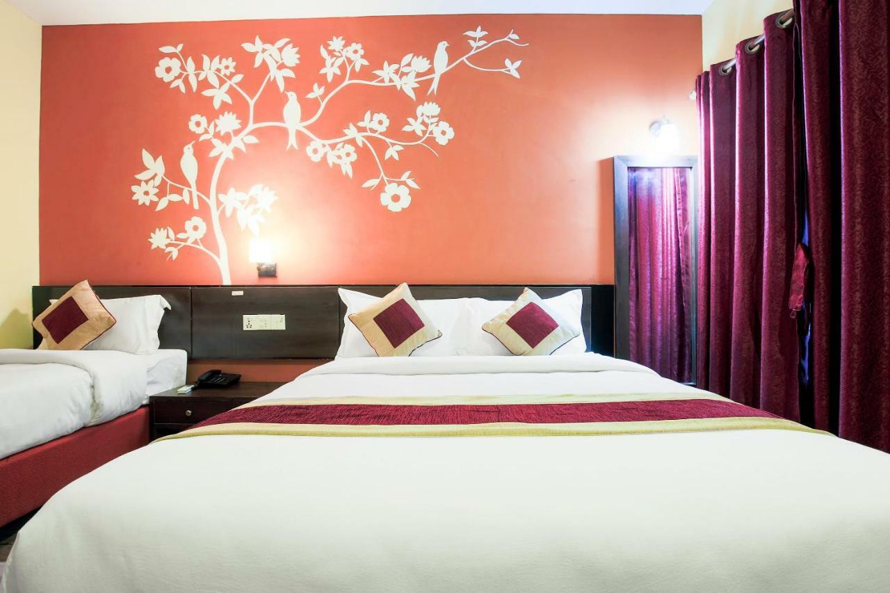 Vision Safari Pvt Ltd Hotel Sauraha Buitenkant foto