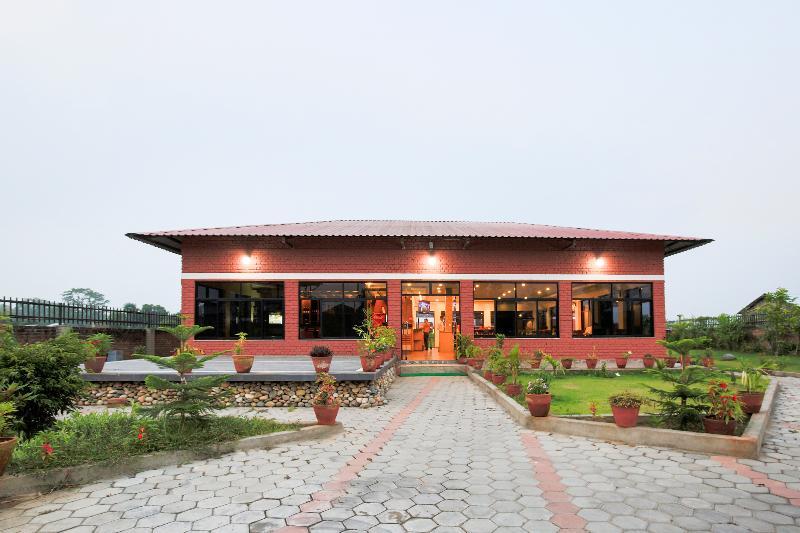 Vision Safari Pvt Ltd Hotel Sauraha Buitenkant foto